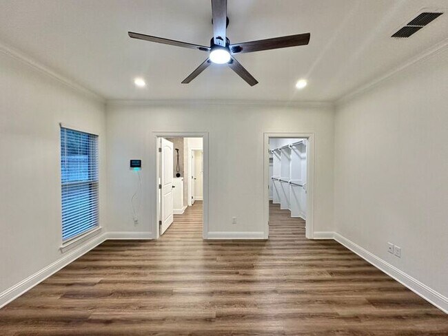 Building Photo - Stunning 3/2/2 on the Outskirts of Lindale!