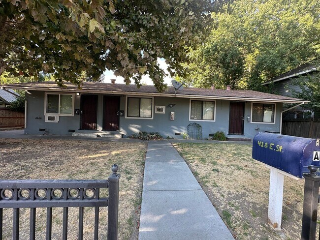 Building Photo - Remodeled Studio Near Sutter Park & Tower ...
