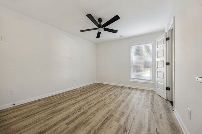 Building Photo - 3869 Cedar Path Dr