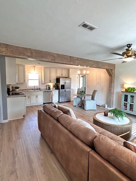 Building Photo - 4214 Englewood Blvd