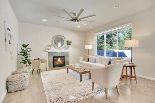 Building Photo - Listed For Rent