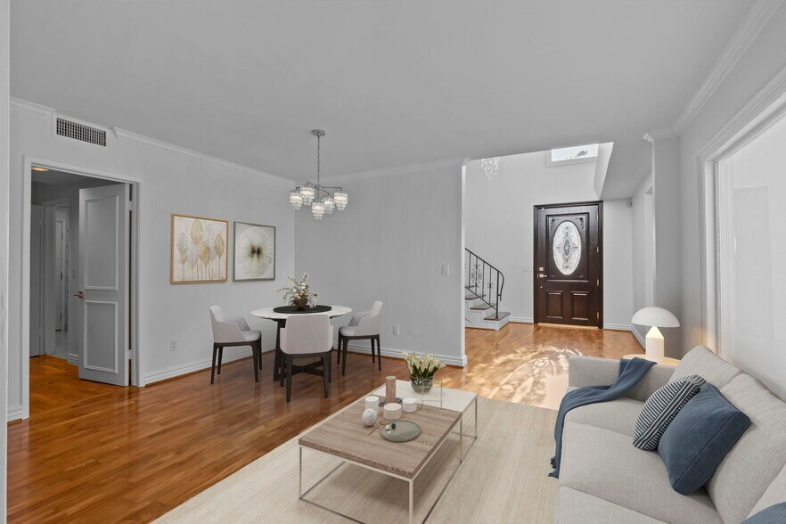 Building Photo - 4920 Tarzana Woods Dr