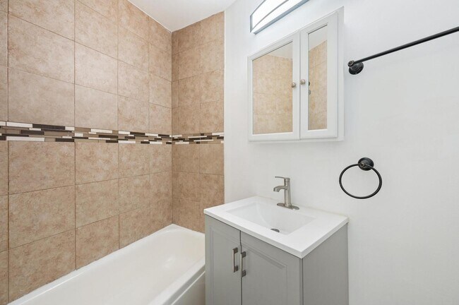 Building Photo - 3966 W Grand Ave