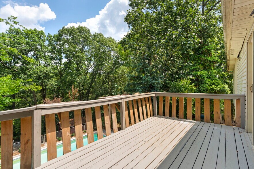 Lower Deck - 11220 Bainbridge Dr
