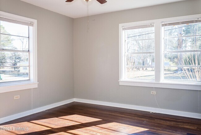 Building Photo - 104 Bingham Ave