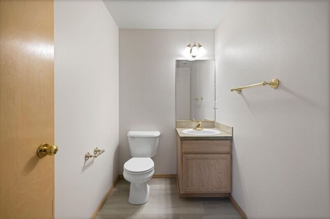 Building Photo - 423 Columbia Point Dr