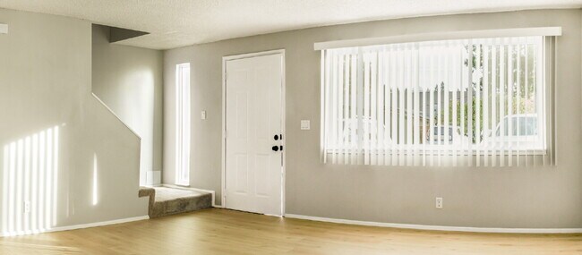 Building Photo - 2 Bedroom - 1 1/2 Bathroom End Unit