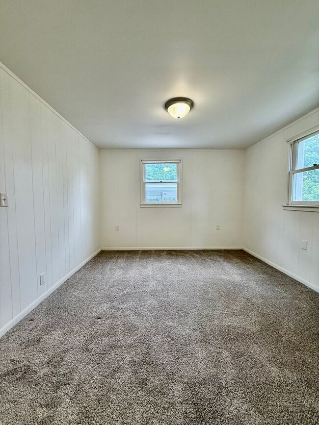Building Photo - Four Bedroom Home in Kalamazoo