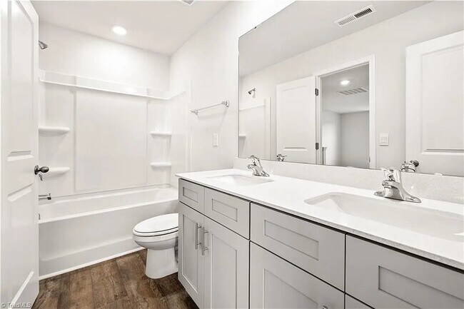 Building Photo - 304 Aspen Place Ct