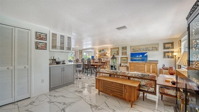 Building Photo - 641 Coral Dr