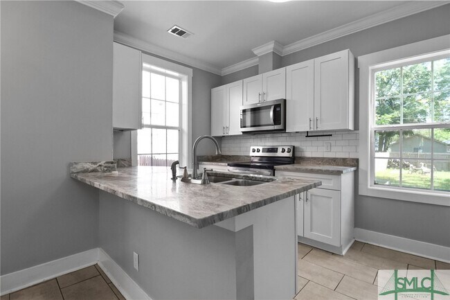 Building Photo - 608 W 37th St