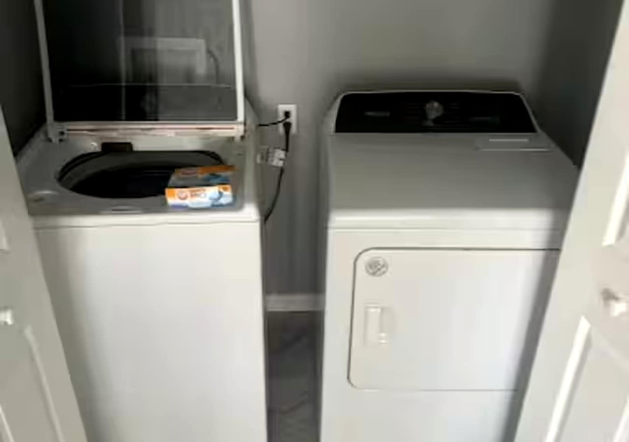 Building Photo - 8672 Prather Dr