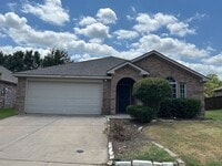 Building Photo - 1136 Edgewater Dr