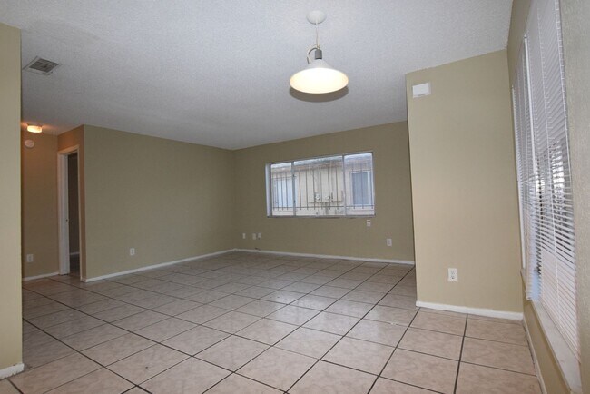 Building Photo - 3115 Split Willow Dr