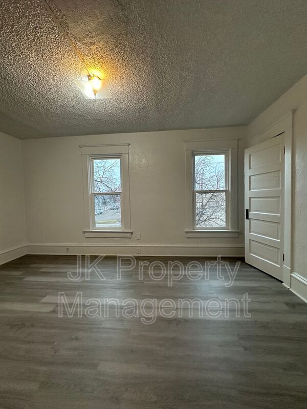 Building Photo - 604 2nd Ave S