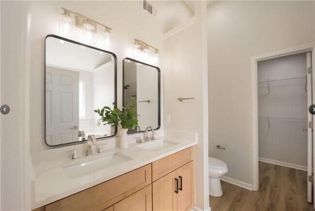 Building Photo - 833 Marie Trce