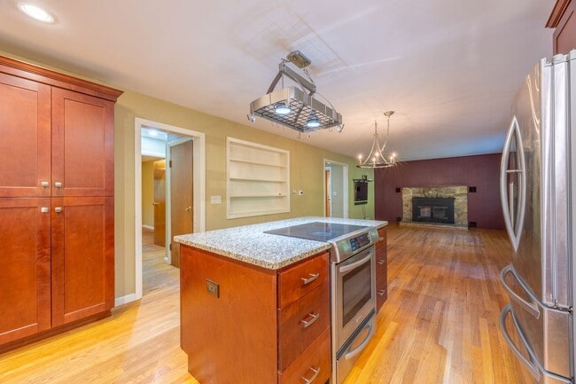 Building Photo - 3-Bedroom Ranch with Updated Kitchen