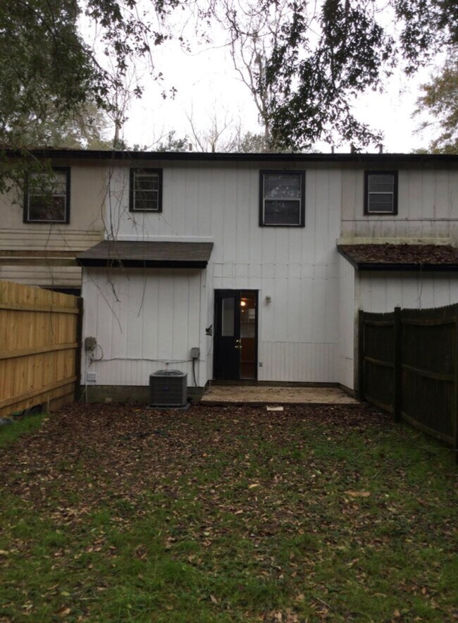 Building Photo - 2439 Ramblewood Ct