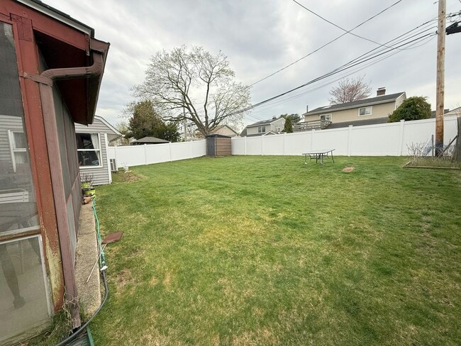 Building Photo - 168 Red Maple Dr E
