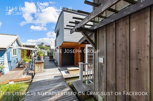 Building Photo - One of a kind 2 bed/1.75 bath houseboat ov...