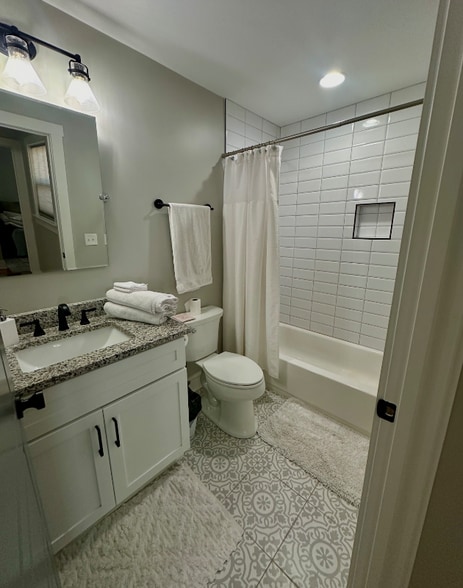 Building Photo - 1003 Fairground St