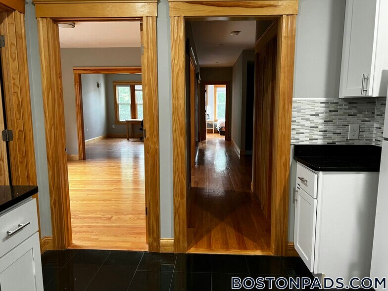 Building Photo - 152 Winchester St