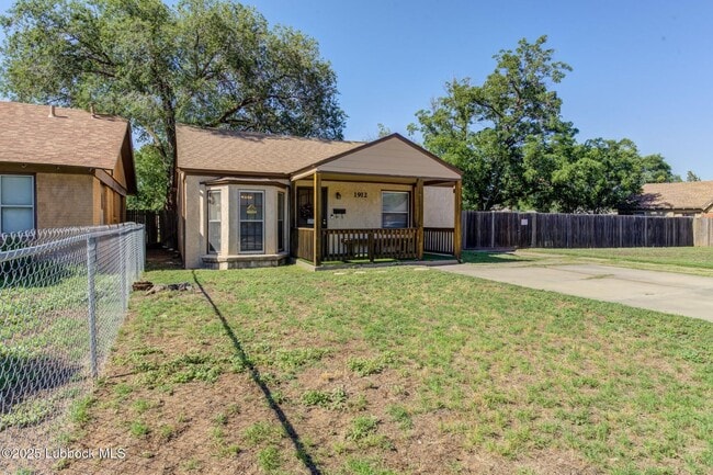 Building Photo - Charming & Unique 4 Bedroom