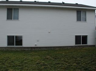 Building Photo - 4 bed 2 bath multi-level in Central CDA ( new carpet)