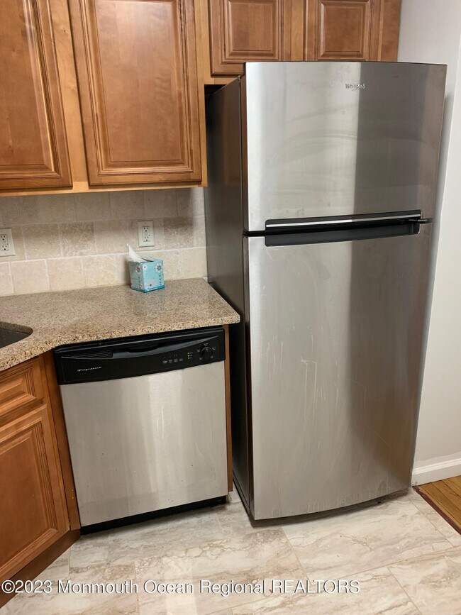 Building Photo - 304 4th Ave