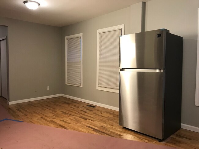 Building Photo - 452 Poplar St