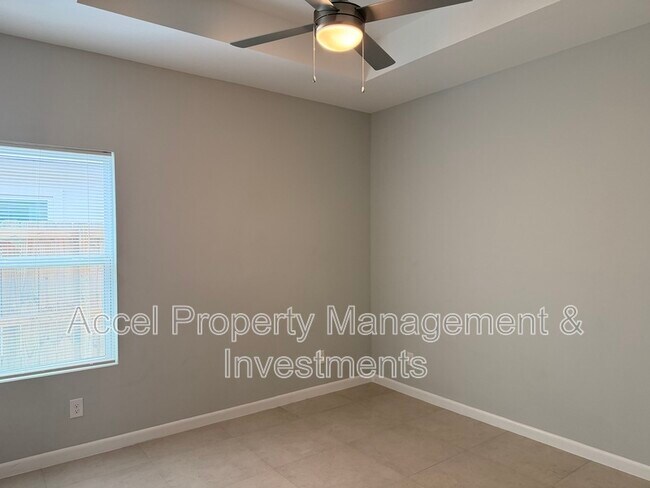 Building Photo - 816 N Abbey Ave