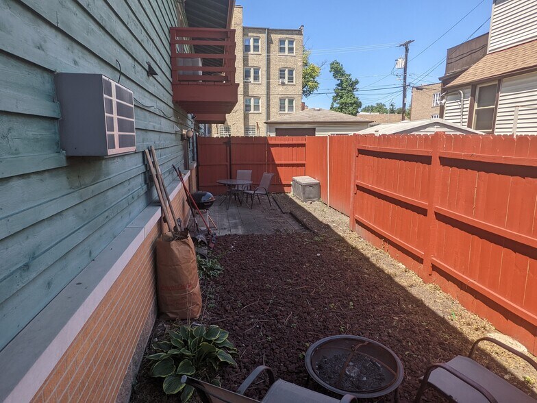 Private Outdoor Space 2 - 7525 Adams St