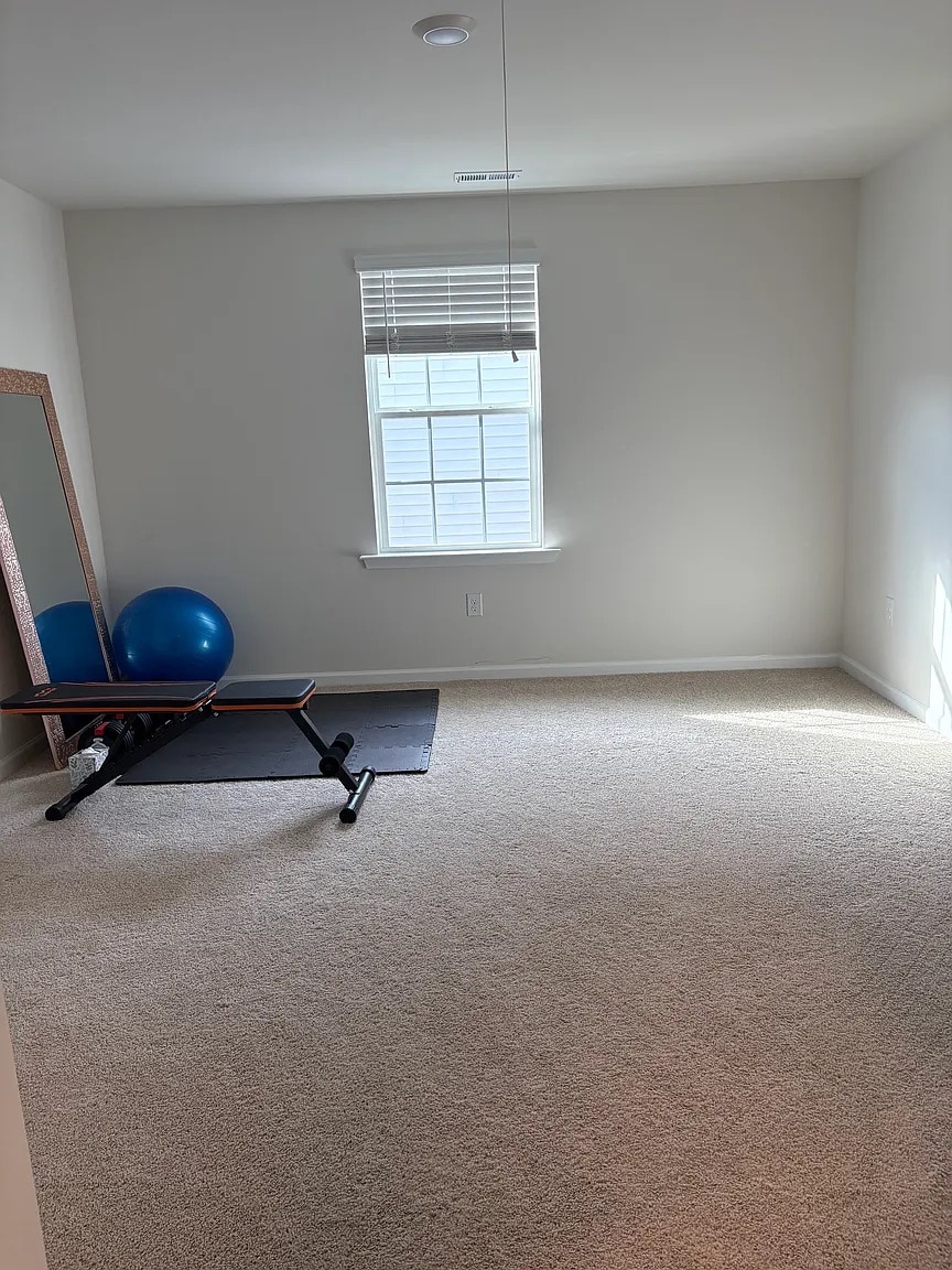 Building Photo - Room in House on Moore Crk Dr