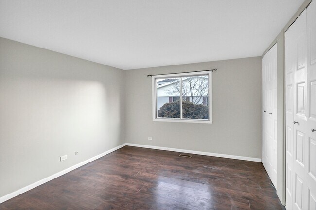 Building Photo - 1321 Yarmouth Ct