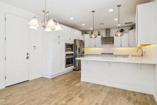 Building Photo - Modern 4-bedroom, 3.5-bathroom single-family home in the heart of North Tempe