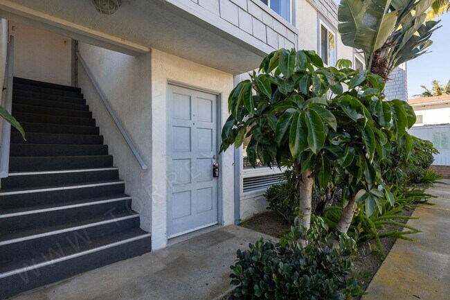 Building Photo - *OPEN HOUSE: 12/13 2:30-3:30PM* 2BR in Pacific Beach w/ a Fireplace and 2 Parking Spaces!
