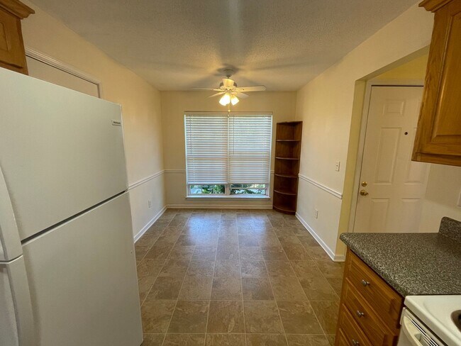 Building Photo - Nice Brick 3/2 House in Garden Lakes- $1,495