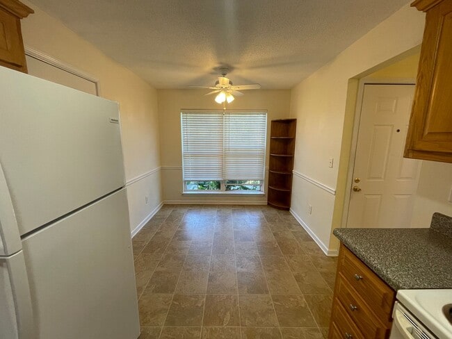 Building Photo - Nice Brick 3/2 House in Garden Lakes- $1,595