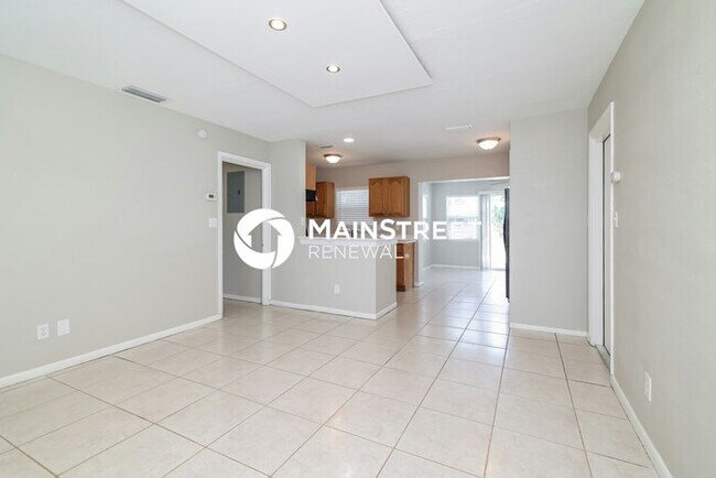 Building Photo - 3 Bedroom Pet-Friendly Home in ORLANDO, FL with Main Street Renewal