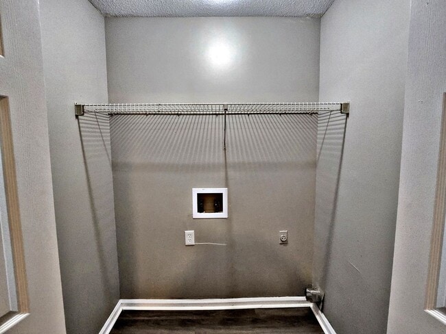 Building Photo - Townhouse Apartment 2BR/2.5BA SW Decatur