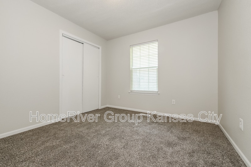 Building Photo - 2312 Mersington Ave
