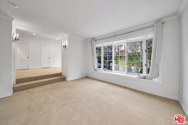 Building Photo - 618 N Rodeo Dr