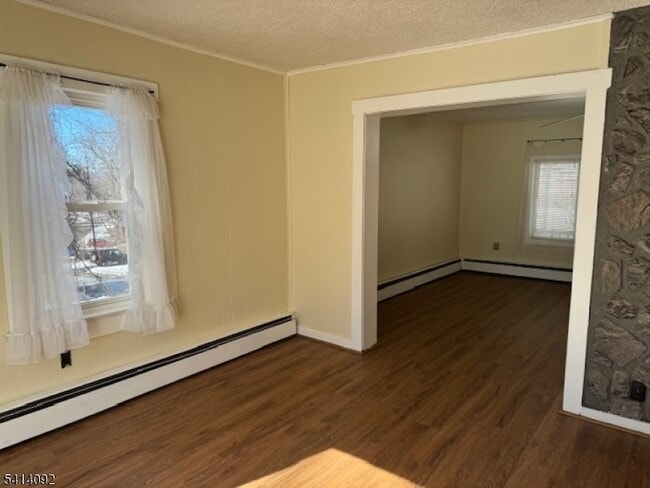 Building Photo - 44 Oak St