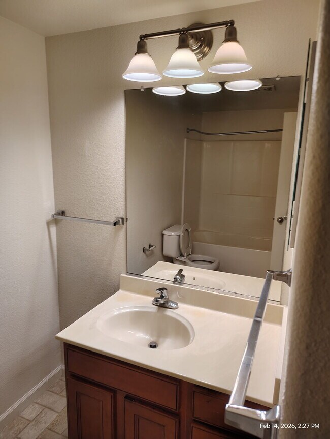 Building Photo - Bonus Office/Den, New Flooring, New Appliance, White Plantation Shutters throughout, Landscaped y...