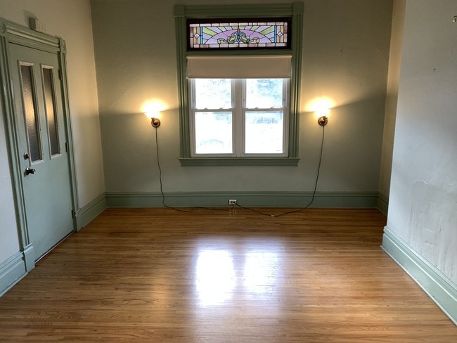 Building Photo - 719 Savannah Ave