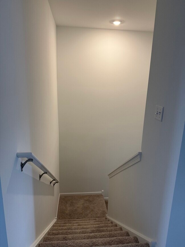 Building Photo - 302 Kingsport Dr