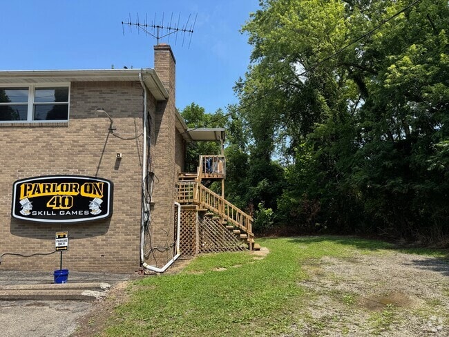 Building Photo - 552 National Pike W