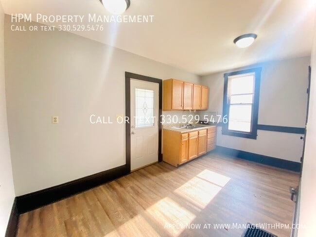 Building Photo - 140 Milan St S