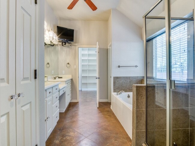 Building Photo - Incredible 4-bedroom, 3-bath Home with sparkling Pool on a gorgeous lot in highly sought-after Al...