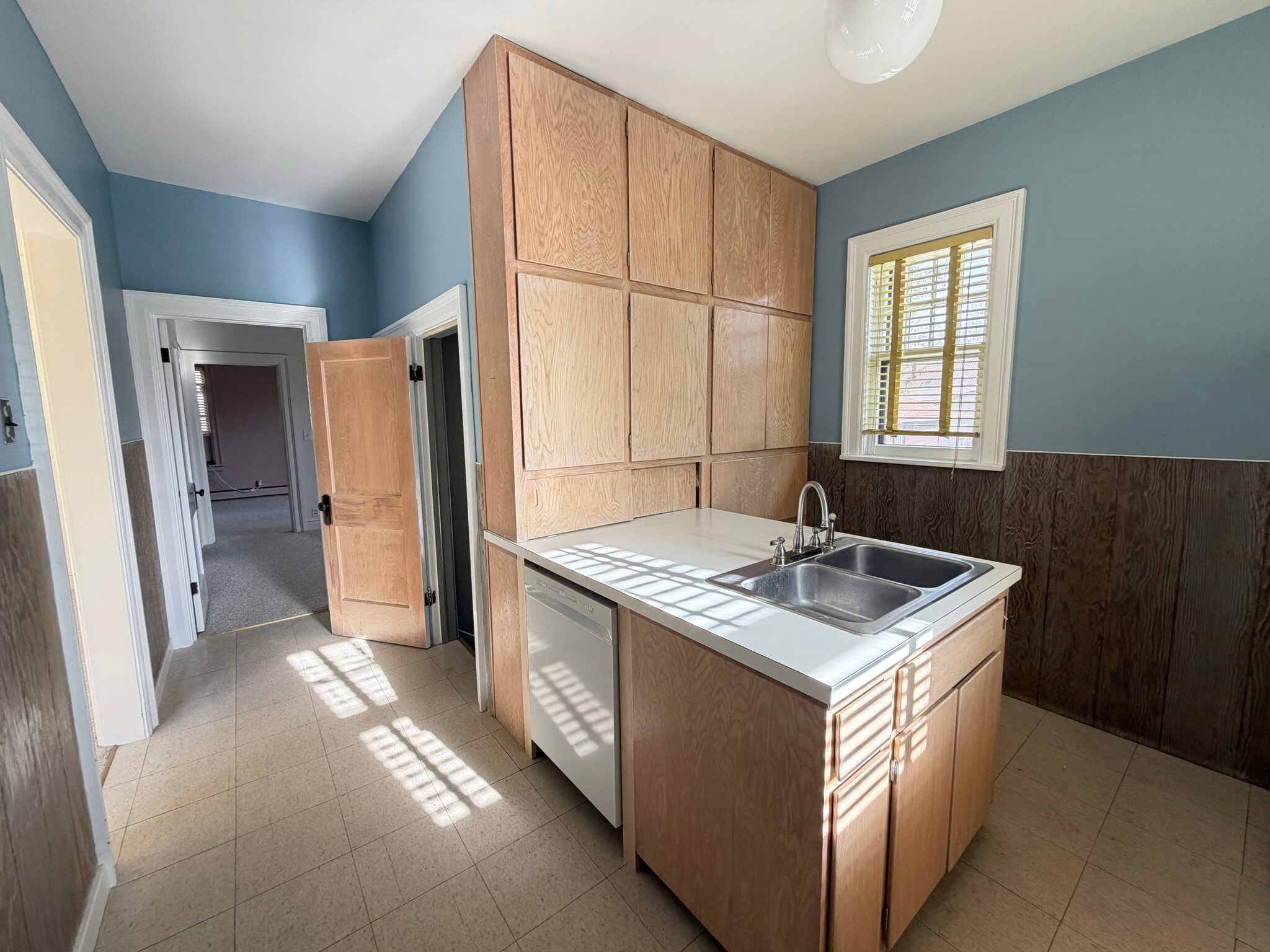 Building Photo - 1155 N Cherry St